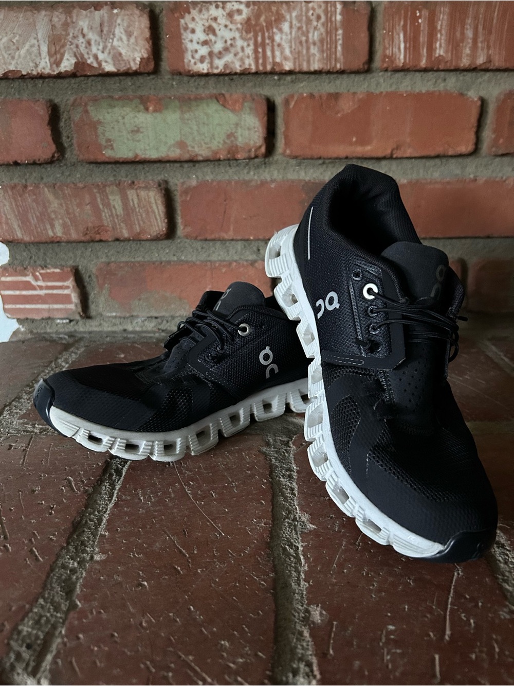 On Cloud 6 Women’s Running Shoes in Black Sz 8
